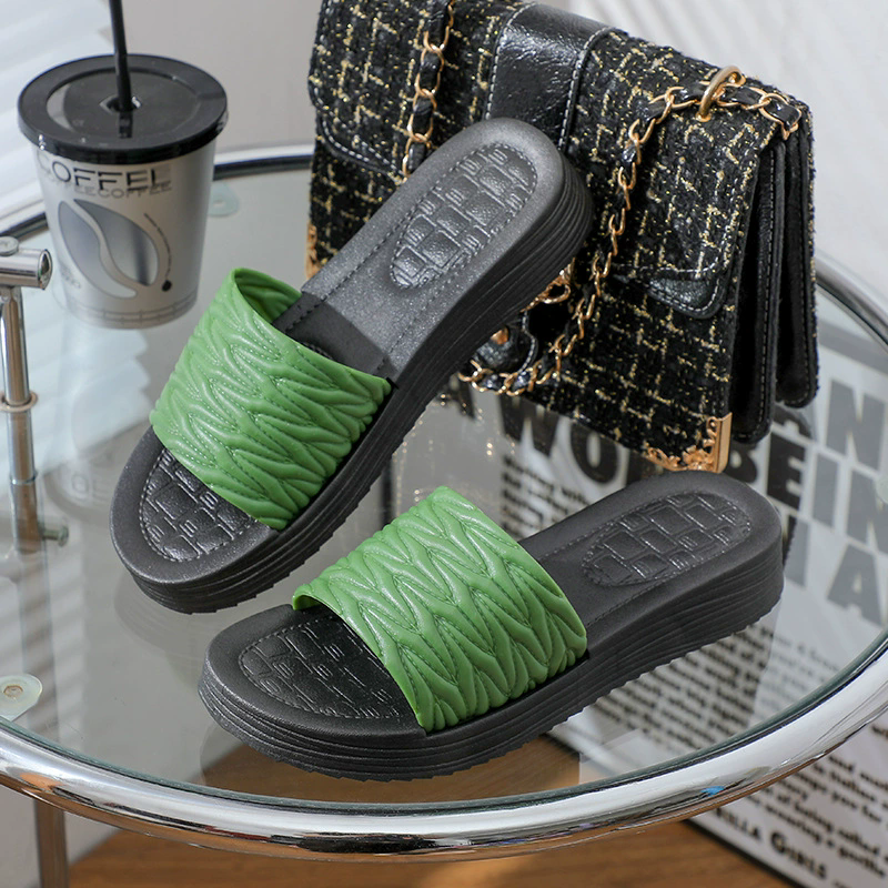 15 Slippers #25051303