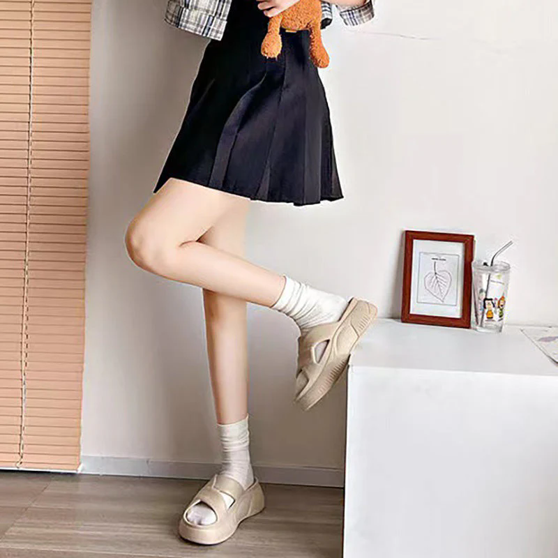 15 Slipper #24090305
