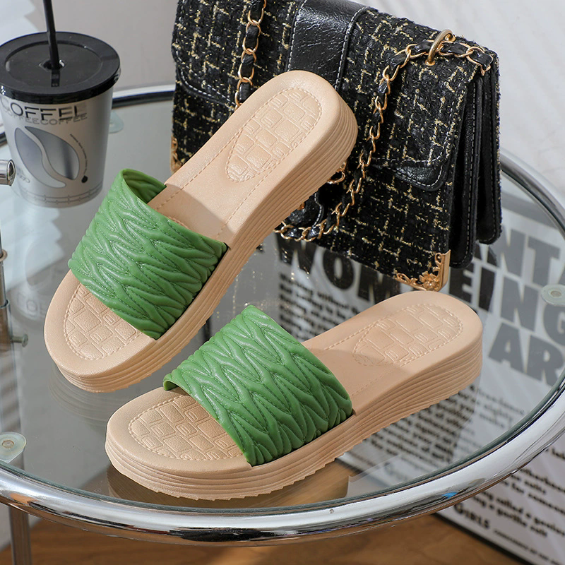 15 Slippers #25051303