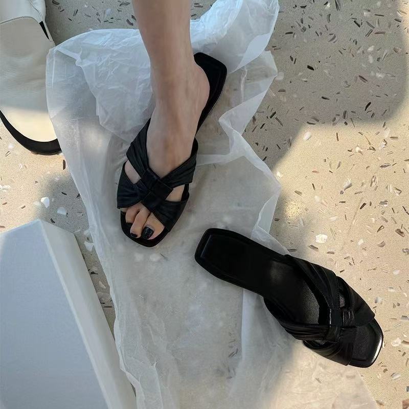 15 Slippers #25050101