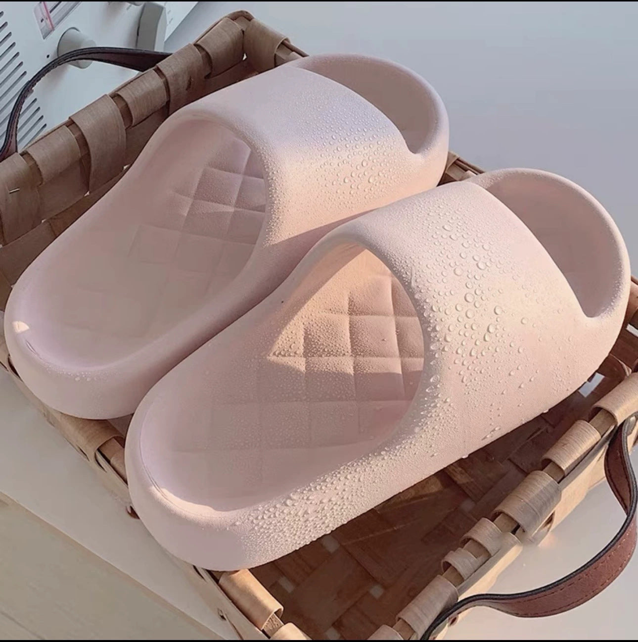 SB Slippers #25031704