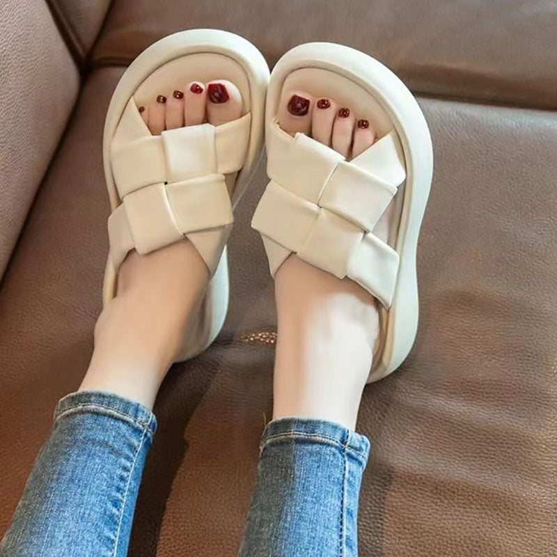 15 Slippers #25040405
