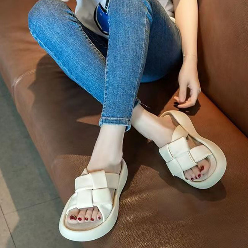 15 Slippers #25040405