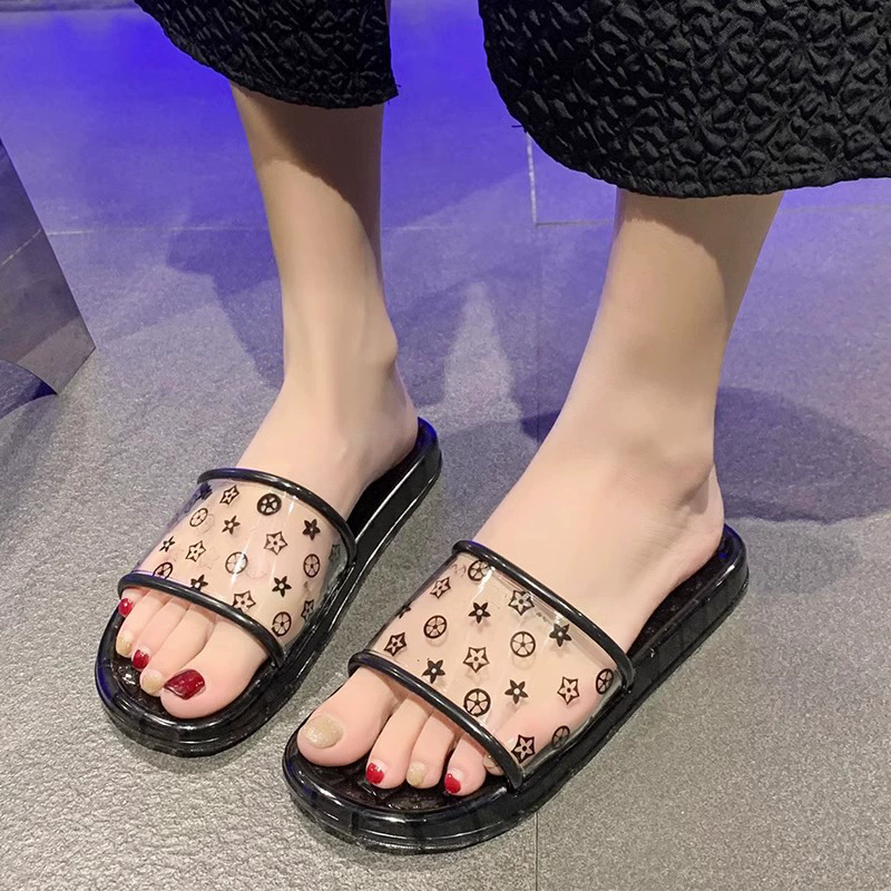 15 Slippers #23121504