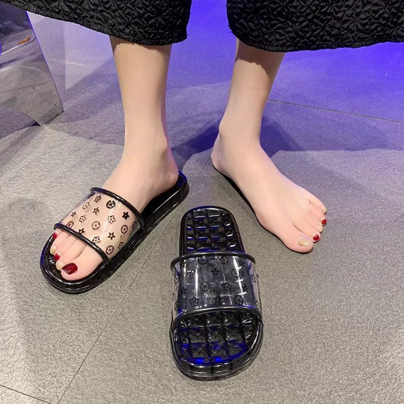 15 Slippers #23121504