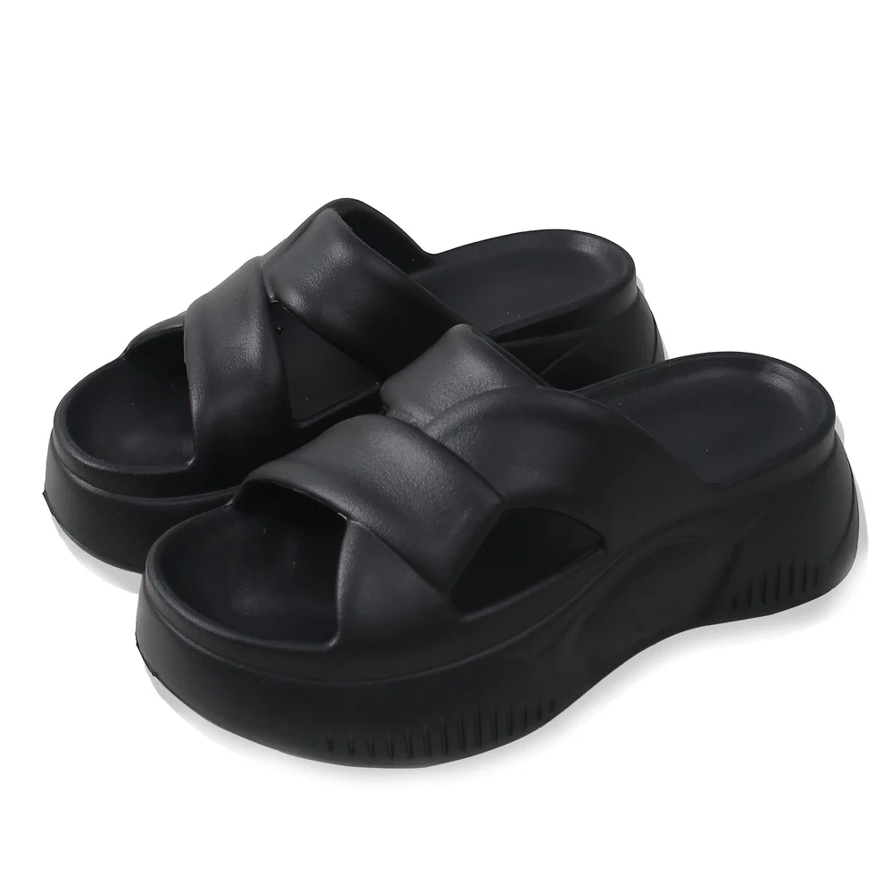 15 Slipper #24090305
