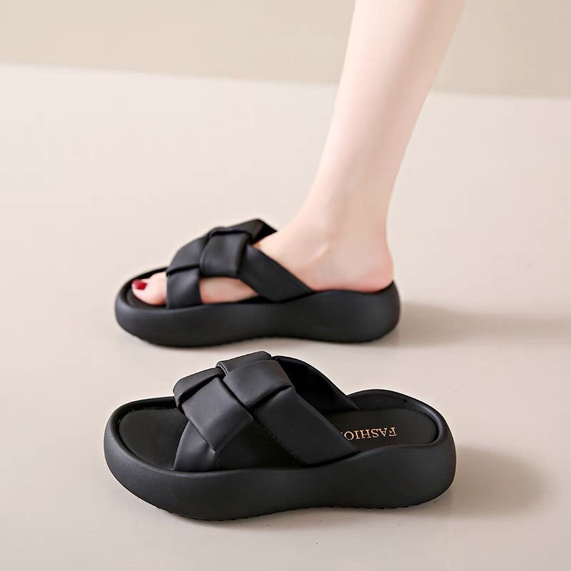 15 Slippers #25040403